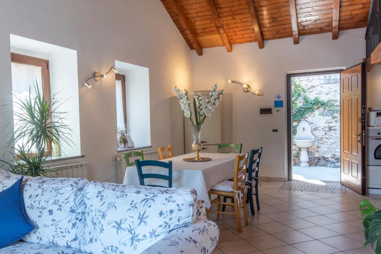 Stupenda Villa Vista Lago Мергоцо Екстериор снимка