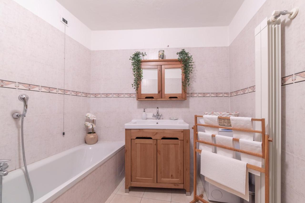 Stupenda Villa Vista Lago Мергоцо Екстериор снимка
