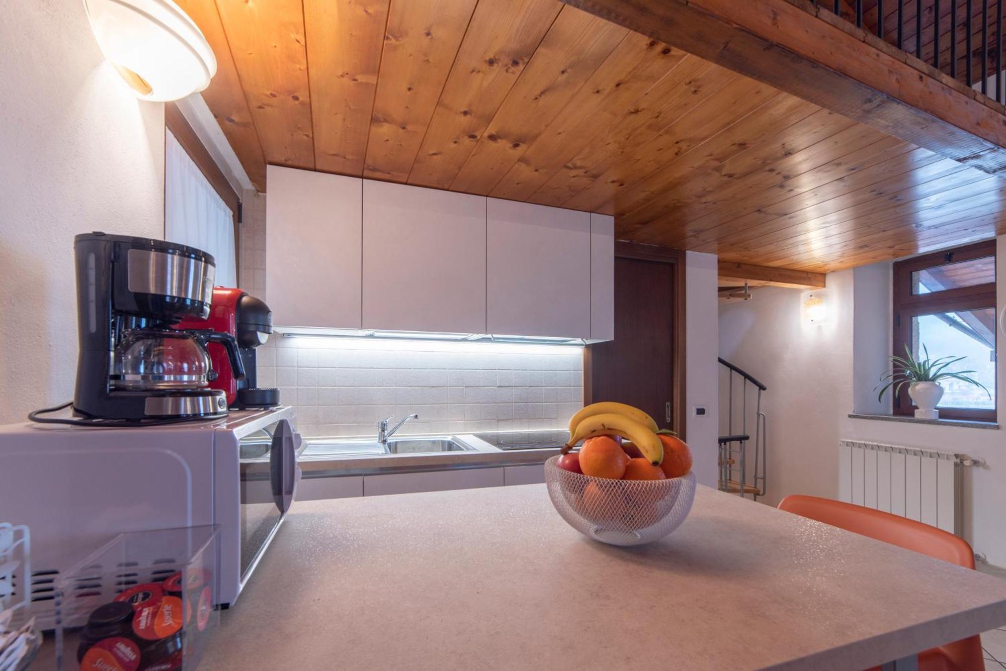Stupenda Villa Vista Lago Мергоцо Екстериор снимка