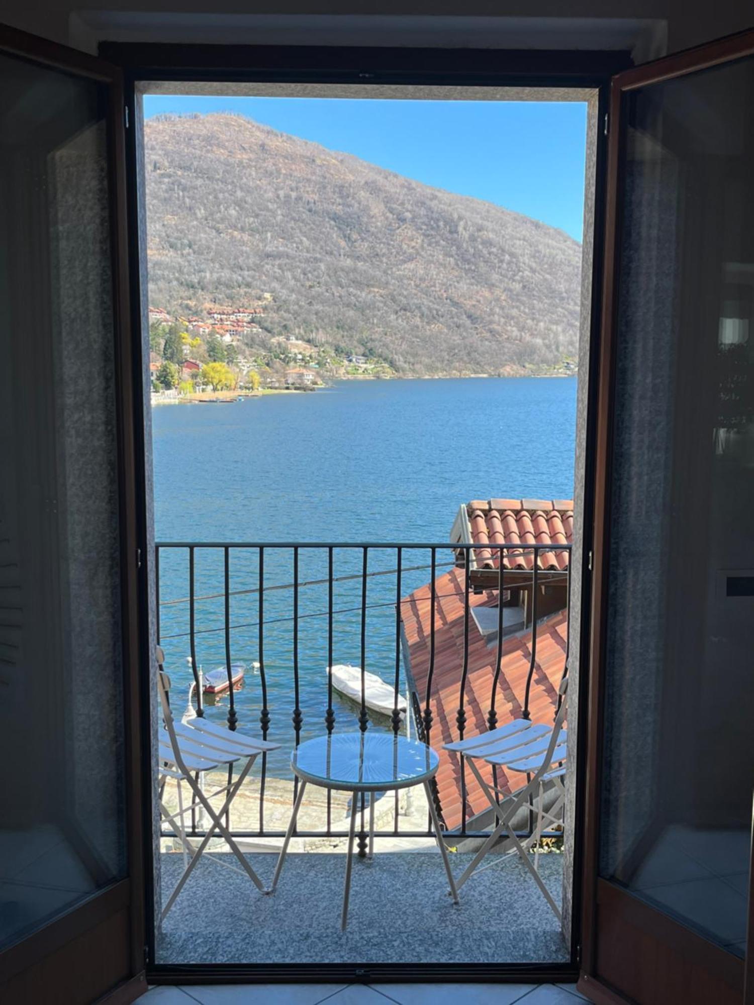 Stupenda Villa Vista Lago Мергоцо Екстериор снимка