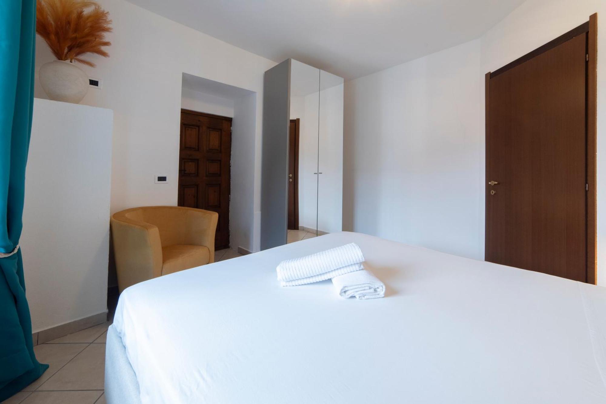 Stupenda Villa Vista Lago Мергоцо Екстериор снимка