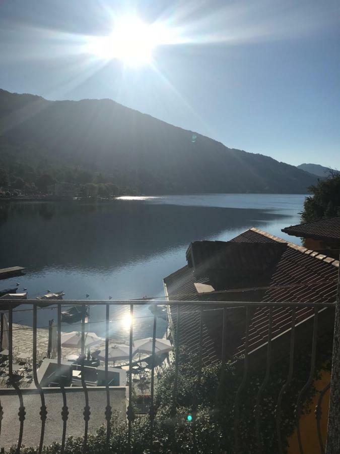 Stupenda Villa Vista Lago Мергоцо Екстериор снимка