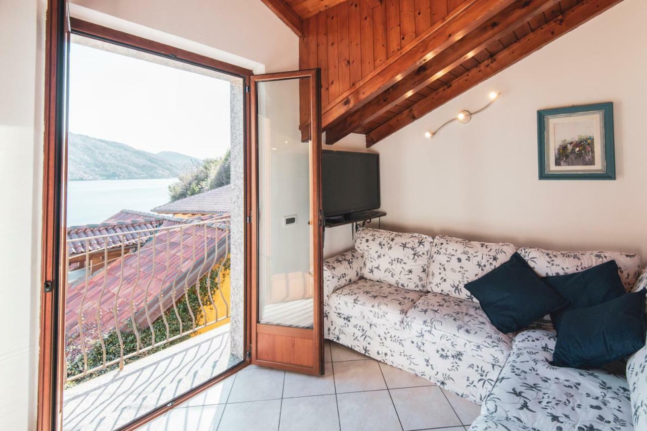 Stupenda Villa Vista Lago Мергоцо Екстериор снимка